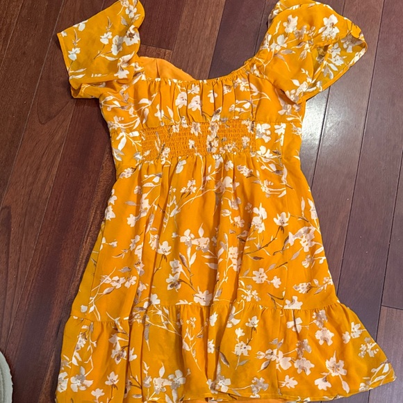 Dynamite Yellow Floral Casual Dress - Picture 3 of 3